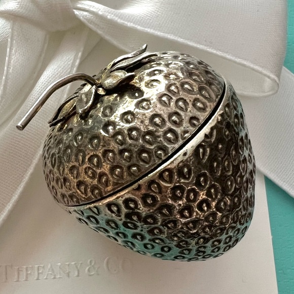 RARE Tiffany & Co. strawberry pill trinket box - Picture 13 of 13